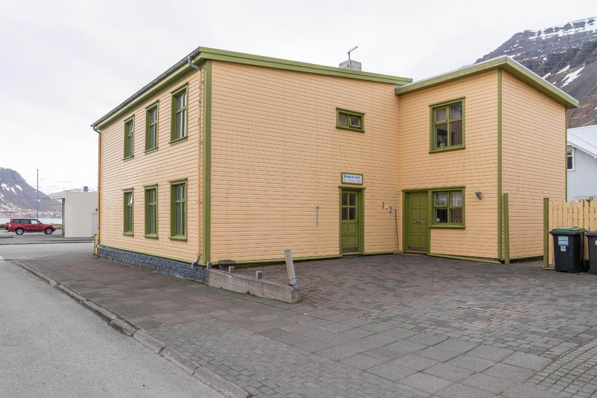 Isafjordur Hostel Экстерьер фото